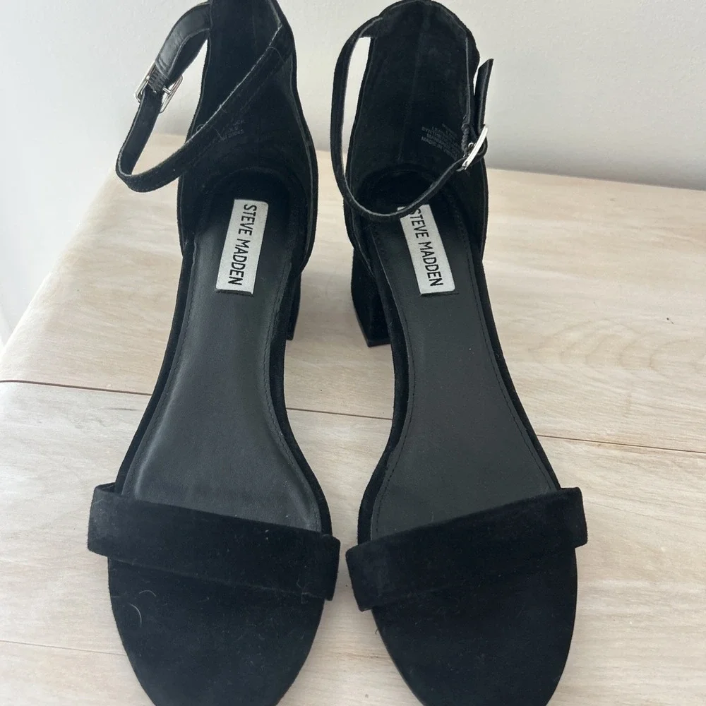 Steve Madden Black Suede Ankle Strap Block Heels Size 8.5‎